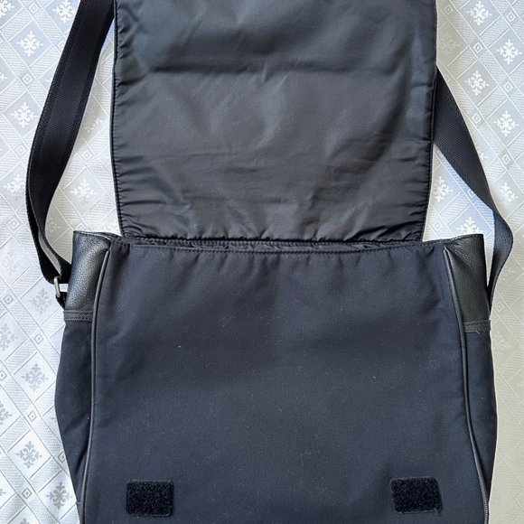 LACOSTE Black Nylon Logo signature Messenger Laptop shoulder bag - Picture 8 of 13